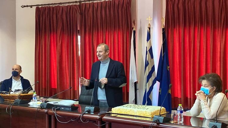 Σε οικογενειακό κλίμα έκοψαν την καθιερωμένη βασιλόπιτα το Δ.Σ και οι εργαζόμενοι του Επιμελητηρίου Πιερίας