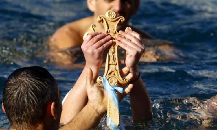 Θ. Λειτουργίες Θεοφανίων Για Νέους, Εργαζομένους & Ταξιδιώτες Σχολεία – Ανοίγουν στις 10 Ιανουαρίου – Τι εισηγείται η Επιτροπή