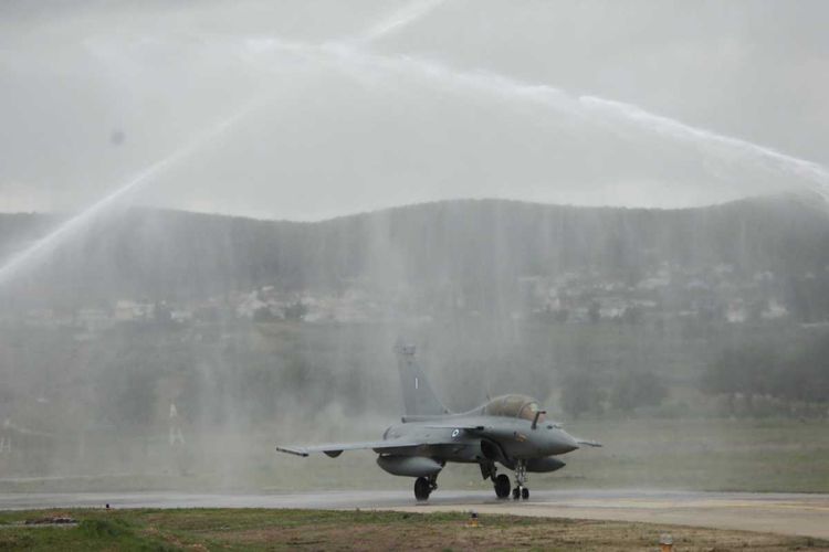Τα ελληνικά Rafale «έσκισαν» τον ουρανό της Αττικής – Το μήνυμα του πιλότου