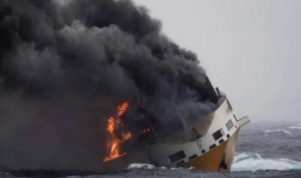 Euroferry Olympia: Το Τέταρτο Πλοίο Της Εταιρείας Που Παραδίδεται Στις Φλόγες