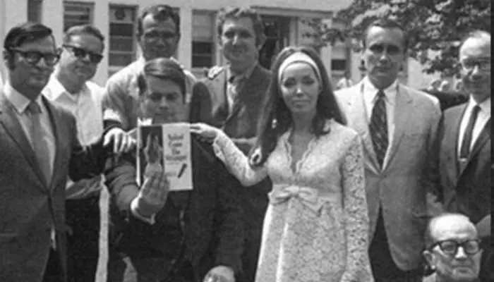 Η μεγαλύτερη λογοτεχνική απάτη όλων των εποχών: Ο βραβευμένος συγγραφέας που ξεγύμνωσε την ηθική της Αμερικής