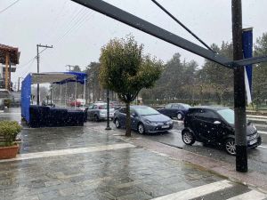 Κακοκαιρία «bianca»: Σε εξέλιξη με χιονοπτώσεις και καταιγίδες