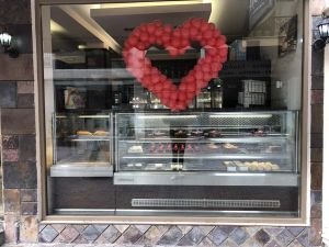 Κατερίνη: Ο Άγιος Βαλεντίνος δίνει χρώμα στην πόλη και αλλάζει  την αισθητική της 