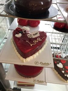 Κατερίνη: Ο Άγιος Βαλεντίνος δίνει χρώμα στην πόλη και αλλάζει  την αισθητική της 