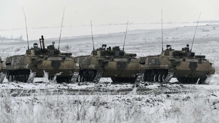 Μια ανάσα από την πολεμική σύγκρουση: Οι στόχοι και οι επιδιώξεις της Ρωσίας στην Ουκρανία – Πώς θα απαντήσει η Δύση
