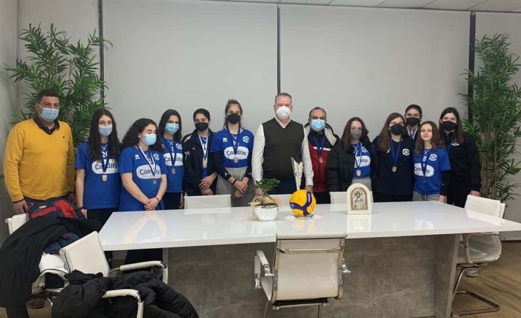 Ο Δήμαρχος Κατερίνης Κώστας Κουκοδήμος υποδέχτηκε την κυπελλούχο ομάδα βόλεϊ Κορασίδων (Κ18) του Πιερικού