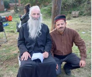 Ο Ζήσης Ναούμ από την Καστοριά στον Άγιο Παϊσιο... Ο Ζήσης Ναούμ από την Καστοριά στον Άγιο Παϊσιο…