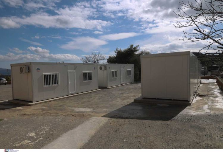 Οικίσκοι  από το Κέντρο  υποδοχής Μεταναστών