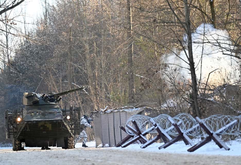 Ουκρανία: Οι λεπτές ισορροπίες της κρίσης – Ρωσική επίθεση βλέπει ο Μπάιντεν – Εκρήξεις στο Λουγκάνσκ