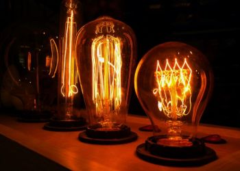 Πληρώνουμε πάνω από 2 δισεκατομμύρια για το ρεύμα αντί για 200 εκατομμύρια Πληρώνουμε πάνω από 2 δισεκατομμύρια για το ρεύμα αντί για 200 εκατομμύρια