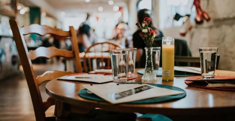 Προς κατάργηση όλα τα μέτρα – Η πανδημία επιμένει στην Ελλάδα