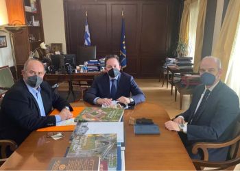 Συνάντηση του αναπληρωτή Υπουργού Εσωτερικών Στέλιου Πέτσα με τον Δήμαρχο Δίου Ολύμπου Βαγγέλη Γερολιόλιο και τον Βουλευτή Πιερίας Φώντα Μπαραλιάκο