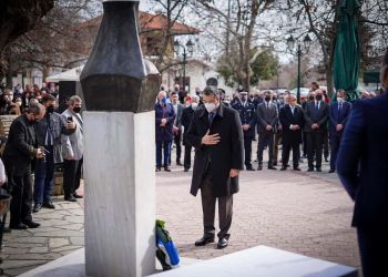 Στις εορταστικές εκδηλώσεις στον Κολινδρό για την επέτειο της επανάστασης του 1878 ο κος Απόστολος Τζιτζικώστας.