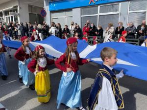 Στις εορταστικές εκδηλώσεις στον Κολινδρό για την επέτειο της επανάστασης του 1878 ο κος Απόστολος Τζιτζικώστας. Στις εορταστικές εκδηλώσεις στον Κολινδρό για την επέτειο της επανάστασης του 1878 ο κος Απόστολος Τζιτζικώστας.