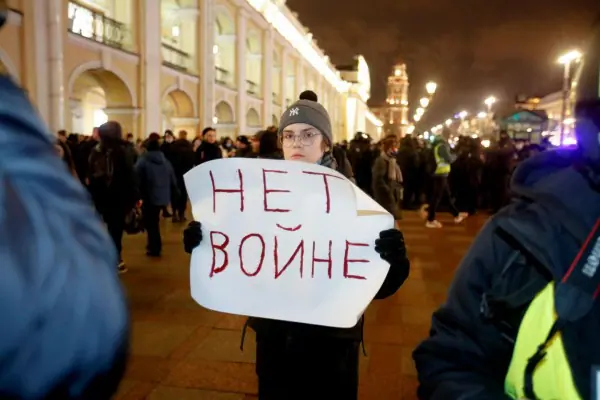 Το ρίσκο του Πούτιν, η αμηχανία της Δύσης και ο δύσκολος δρόμος για την ειρήνη