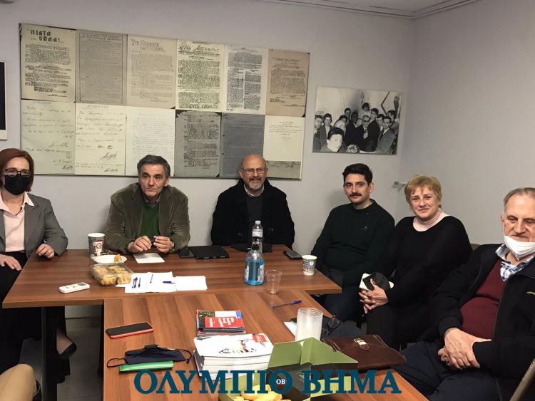 Ευκλείδης Τσακαλώτος: Συνέντευξη Τύπου στα γραφεία της ΝΕ Πιερίας του ΣΥΡΙΖΑ