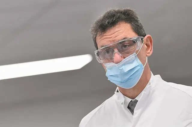 Άλμπερτ Μπουρλά: Χρειάζεται 4η δόση εμβολίου Άλμπερτ Μπουρλά: Χρειάζεται 4η δόση εμβολίου