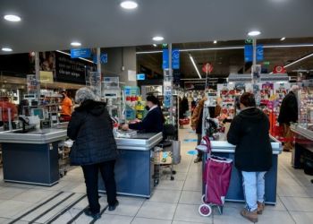 Ανοιχτό το ενδεχόμενο μείωσης του ΦΠΑ σε βασικά αγαθά