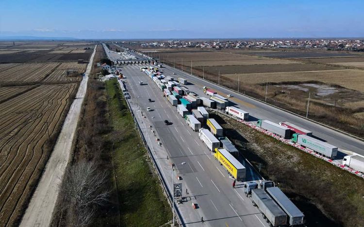 Απαγόρευση κυκλοφορίας φορτηγών άνω των 3,5 τόνων κατά την περίοδο εορτασμού της 25ης Μαρτίου Απαγόρευση κυκλοφορίας φορτηγών άνω των 3,5 τόνων κατά την περίοδο εορτασμού της 25ης Μαρτίου