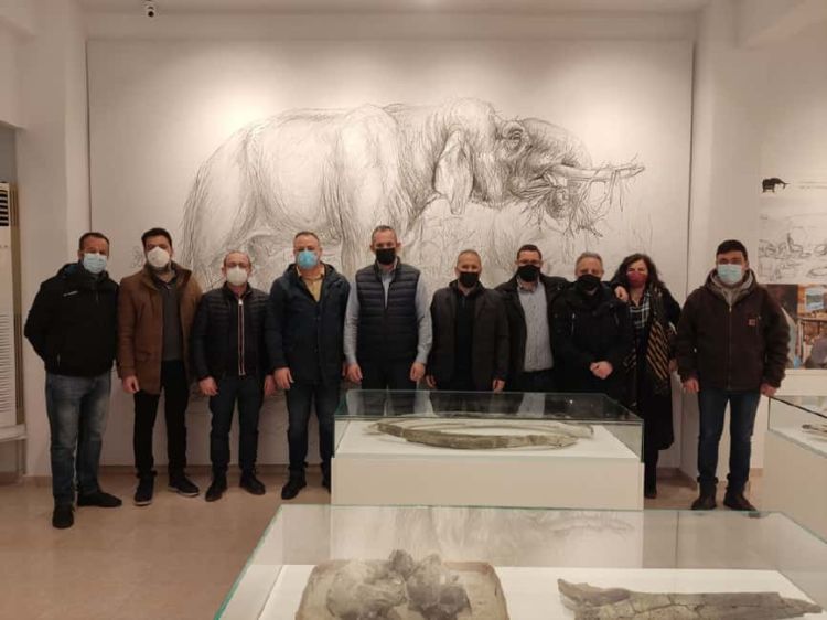 Επίσκεψη του Δ.Σ. Αθανάσιου Λιακόπουλου στο Εκθετήριο «ΜΑΣΤΟΔΟΝΤΑΣ - ΝΕΟΚΑΙΣΑΡΕΙΑ»