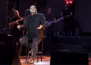 Βασίλης Καρράς: Αδιαθεσία On Stage για τον τραγουδιστή