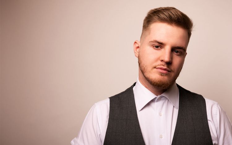 Γιάννης Καρατζάς: η φωνή που ξεχώρισε στο The Voice στην πιο ερωτική μπαλάντα!