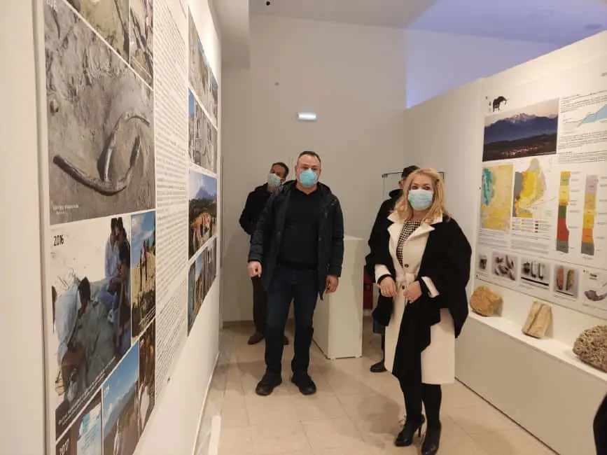 Επίσκεψη της Βουλευτού Άννας Μάνη Παπαδημητρίου στο Εκθετήριο του «ΜΑΣΤΟΔΟΝΤΑΣ – ΝΕΟΚΑΙΣΑΡΕΙΑ»