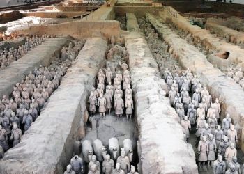 Η πήλινη στρατιά με την ελληνική υπογραφή, που αποκαλύφθηκε στην Κίνα πριν 48 χρόνια