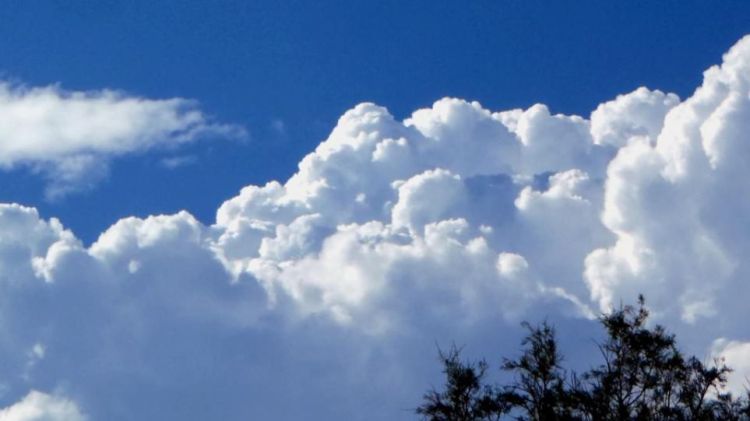Καιρός Σήμερα: Γενικά αίθριος καιρός με παροδικές νεφώσεις