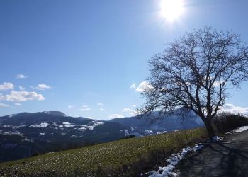 Καιρός Σήμερα: Νεφώσεις με ασθενείς βροχές ή χιονόνερο