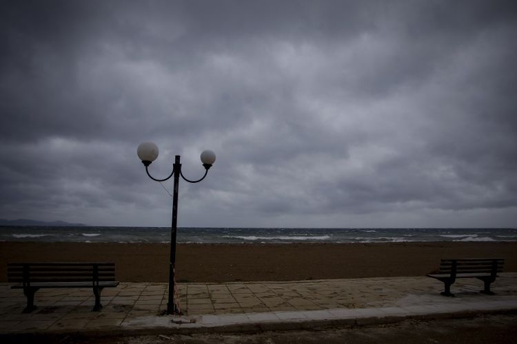 Καιρός Σήμερα: Παγετός, λίγες νεφώσεις και ασθενείς χιονοπτώσεις στα ορεινά και ημιορεινά