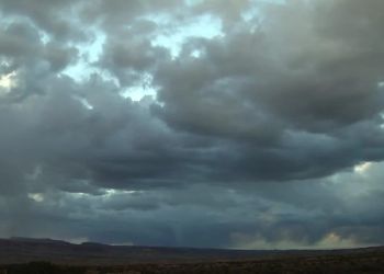 Καιρός σήμερα: Χαμηλές θερμοκρασίες με νεφώσεις και ασθενείς χιονοπτώσεις