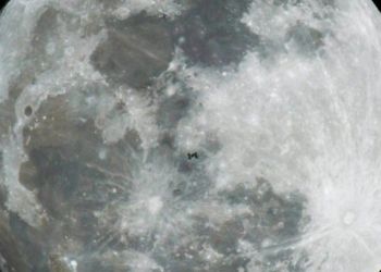 Σήμερα το μεσημέρι θα πέσει στη σκοτεινή πλευρά του φεγγαριού το εκτός ελέγχου τμήμα παλαιότερου πυραύλου