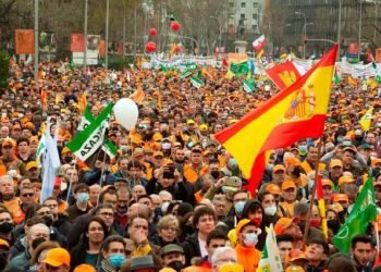 800.000 άνθρωποι κατέκλυσαν τη Μαδρίτη σε μια ιστορική διαδήλωση υπέρ του κυνηγίου