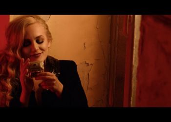 Lia Hide: Πρόσκληση …. σε Dinner! (video)