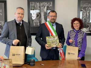 Δήμος Κατερίνης: Αποστολή στη Ματέρα Ιταλίας - Γεύση από οίνους της Κατερίνης στην Ιταλία Δήμος Κατερίνης: Αποστολή στη Ματέρα Ιταλίας – Γεύση από οίνους της Κατερίνης στην Ιταλία