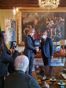 Δήμος Κατερίνης: Αποστολή στη Ματέρα Ιταλίας - Γεύση από οίνους της Κατερίνης στην Ιταλία Δήμος Κατερίνης: Αποστολή στη Ματέρα Ιταλίας – Γεύση από οίνους της Κατερίνης στην Ιταλία