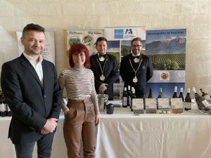 Δήμος Κατερίνης: Αποστολή στη Ματέρα Ιταλίας - Γεύση από οίνους της Κατερίνης στην Ιταλία Δήμος Κατερίνης: Αποστολή στη Ματέρα Ιταλίας – Γεύση από οίνους της Κατερίνης στην Ιταλία