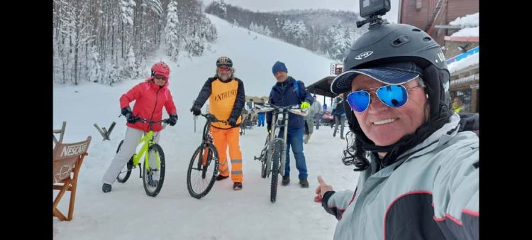 Ελεύθεροι Ποδηλάτες Από Θεσσαλονίκη,Λιτόχωρο Και Κατερίνη  Γιόρτασαν Την «Αποκριά» Στο Χιονοδρομικό Κέντρο Ελατοχωρίου