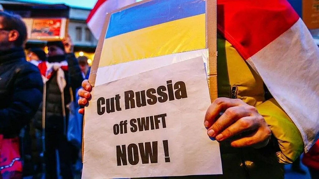 Η έγκριση αποκλεισμού της Ρωσίας από το Swift
