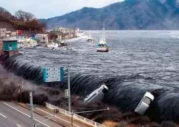 Η στιγμή που «πάγωσε» ο πλανήτης: 8,9 Ρίχτερ, τσουνάμι και πυρηνικό ατύχημα (vids)