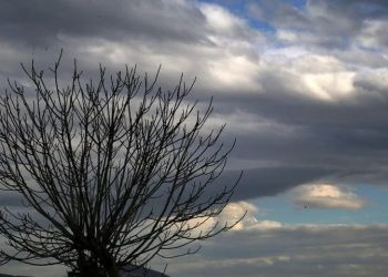 Καιρός Σήμερα: Λίγες νεφώσεις με τοπικές βροχές