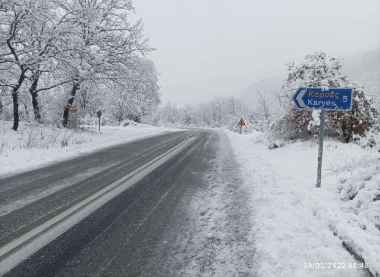Π.ε. Πιερίας: Αντιμετωπίζονται Οι Έντονες Χιονοπτώσεις Στην Περιοχή