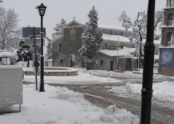 Πυκνό χιόνι  έπεσε από χθες βράδυ στο Λιτόχωρο. 