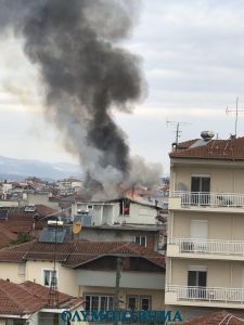 Κατερίνη: Πυρκαγιά σε σπίτι στη περιοχή Βατάν κοντά στον Άγιο Γεώργιο (αποκλειστικό - vid+img)
