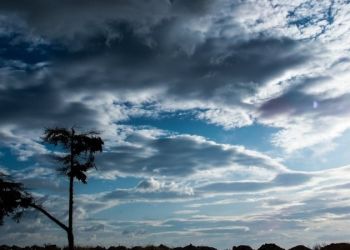 Καιρός Σήμερα: Συννεφιασμένος με βροχές