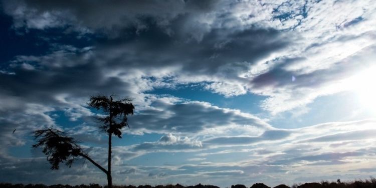 Καιρός Σήμερα: Συννεφιασμένος με βροχές Καιρός Σήμερα: Συννεφιασμένος με βροχές