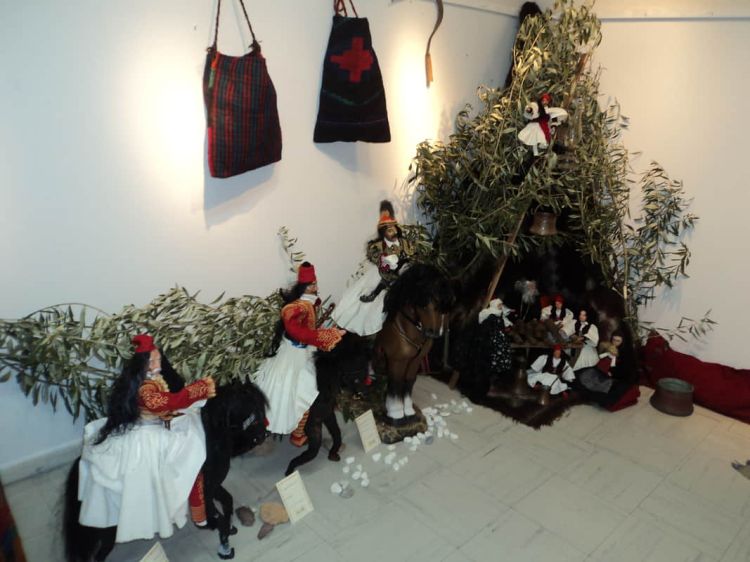 Οι Φορεσιές Ηρώων του 1821 σε … Σμίκρυνση