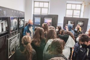 5ο Γυμνάσιο Κατερίνης: Επίσκεψη στην ​Φωτογραφική Έκθεση της Ίριδας