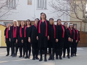 ΤΡΩΑΔΕΣ του Ευριπίδη από την ερασιτεχνική Ομάδα Aπartία! ΤΡΩΑΔΕΣ του Ευριπίδη από την ερασιτεχνική Ομάδα Aπartία!